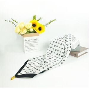 Lightweight Fashion Scarf for Women Classic Headscarf with Magnetic Clasp